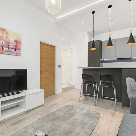 Modern 1 Bedroom Apartment In Central Woking Bagian luar foto