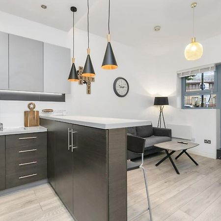 Modern 1 Bedroom Apartment In Central Woking Bagian luar foto
