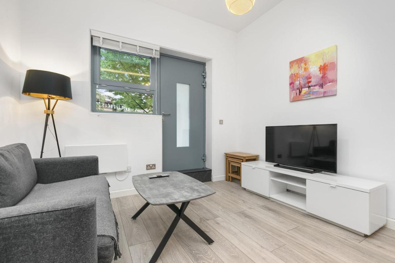Modern 1 Bedroom Apartment In Central Woking Bagian luar foto