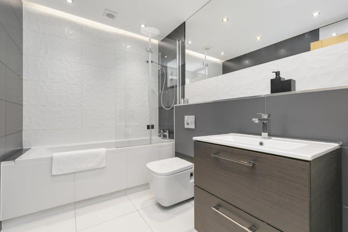 Modern 1 Bedroom Apartment In Central Woking Bagian luar foto